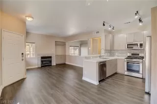 Photo #4: 2317329 Listing 