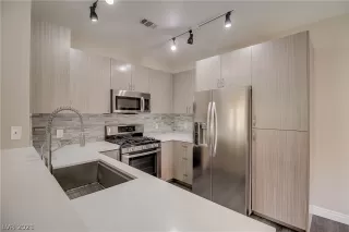 Photo #5: 2317329 Listing 