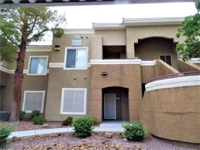 MLS: 2317336 Condo For Sale