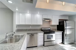 Photo #3: 2317373 Listing 