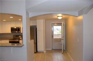 Photo #4: 2317413 Listing