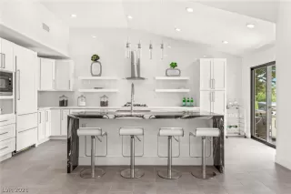 Photo #2: 2317423 Listing 