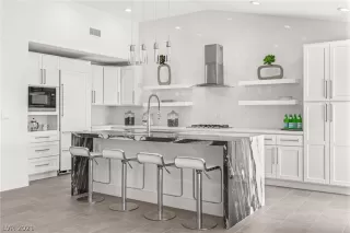 Photo #4: 2317423 Listing 