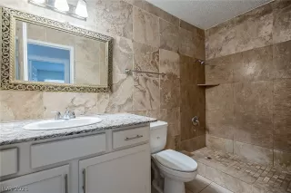 Photo #3: 2317437 Listing