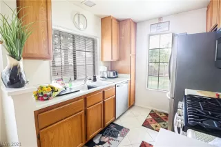 Photo #6: 2317456 Listing