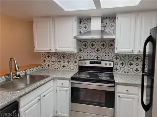 Photo #1: 2317475 Listing 
