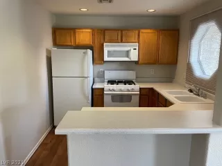 Photo #3: 2317490 Listing 