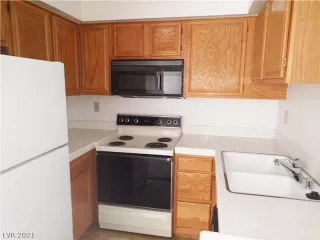 Photo #5: 2317509 Listing