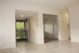 Photo #5: 2317516 Listing 