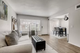 Photo #2: 2317548 Listing