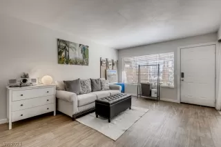 Photo #3: 2317548 Listing