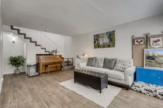 Photo #4: 2317548 Listing