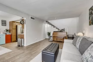 Photo #5: 2317548 Listing