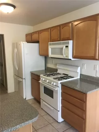 Photo #5: 2317561 Listing 