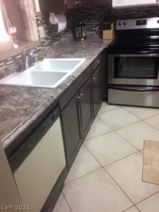 Photo #3: 2317638 Listing