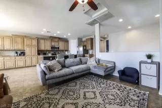 Photo #5: 2317660 Listing