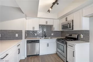 Photo #2: 2317676 Listing