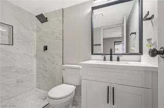 Photo #3: 2317676 Listing