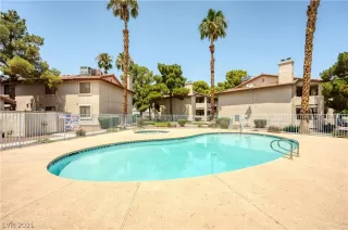 Photo #4: 2317676 Listing