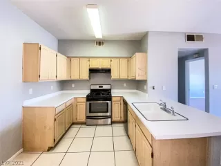 Photo #4: 2317813 Listing