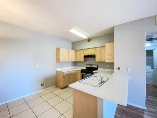 Photo #5: 2317813 Listing