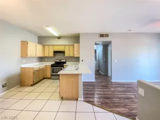 Photo #6: 2317813 Listing