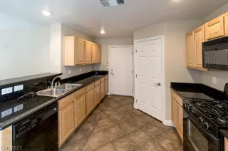 Photo #3: 2317841 Listing 