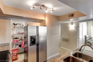 Photo #4: 2317872 Listing 