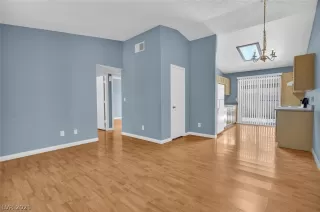 Photo #2: 2317923 Listing