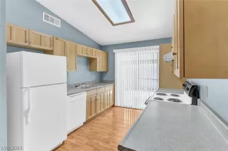 Photo #4: 2317923 Listing