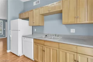 Photo #6: 2317923 Listing