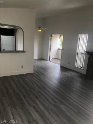 Photo #5: 2317948 Listing