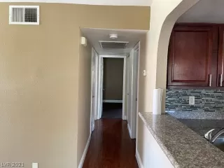 Photo #5: 2317983 Listing