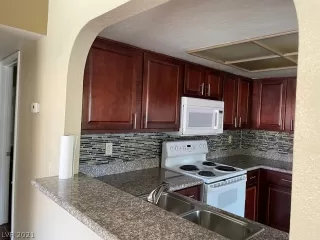 Photo #6: 2317983 Listing