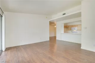 Photo #4: 2317995 Listing