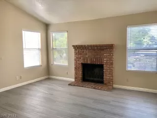 Photo #4: 2318013 Listing