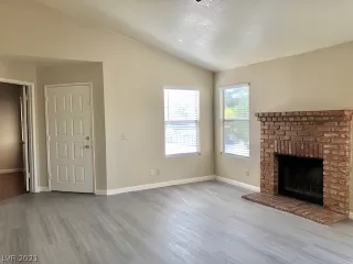 Photo #5: 2318013 Listing