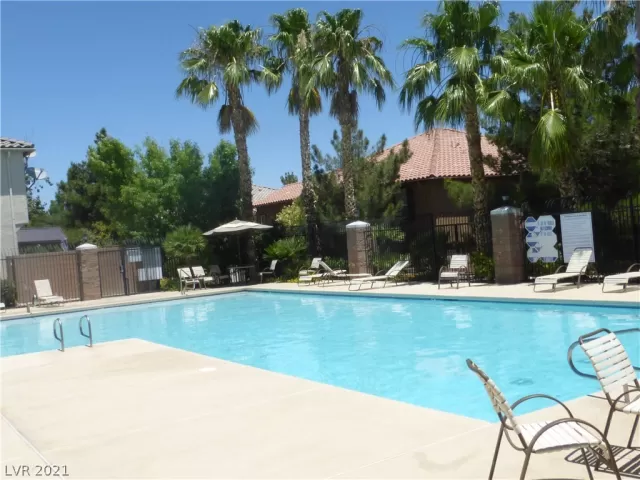 MLS: 2318022 Condo For Sale