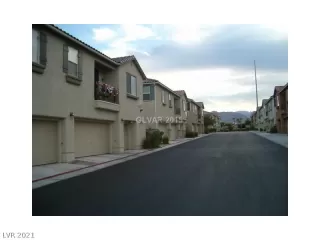 Photo #5: 2318022 Listing 