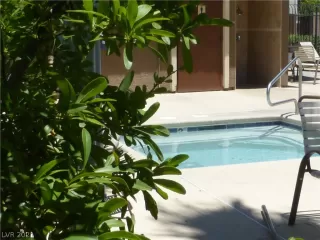 Photo #6: 2318022 Listing 