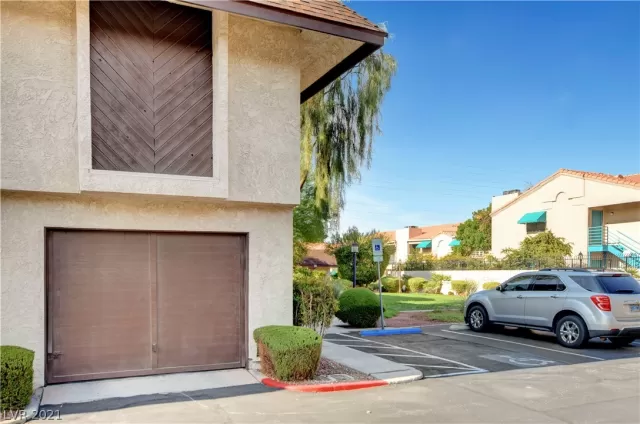 MLS: 2318043 Condo For Sale