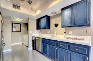 Photo #6: 2318043 Listing 
