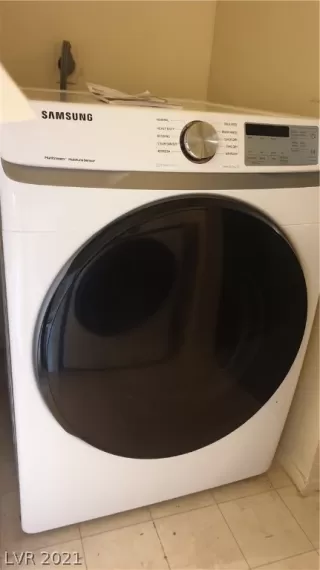 Photo #5: 2318045 Listing 