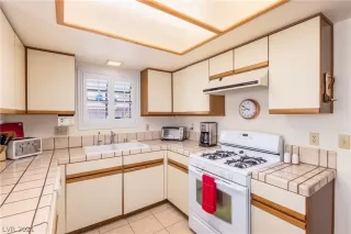 Photo #5: 2318055 Listing 