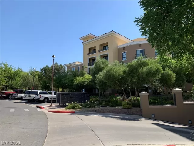 MLS: 2318072 Condo For Sale