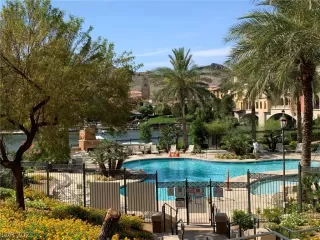 Photo #5: 2318072 Listing 