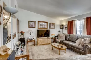 Photo #2: 2318102 Listing