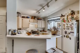 Photo #3: 2318102 Listing