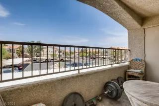 Photo #4: 2318102 Listing