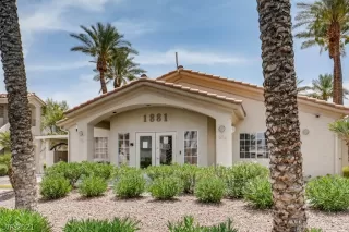 Photo #6: 2318102 Listing